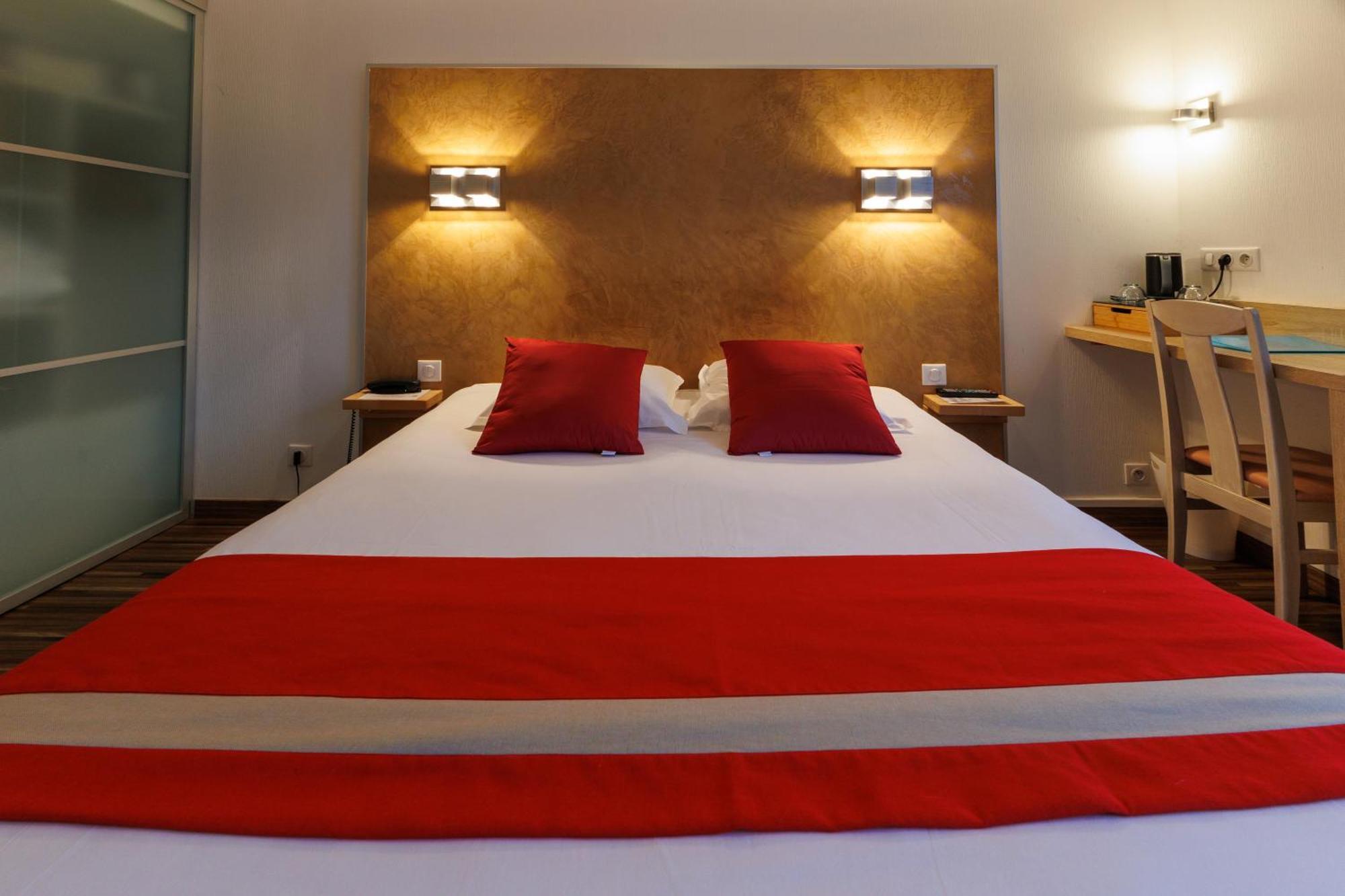 Logis Hotel Le Rochelois La Rochelle  Exteriör bild