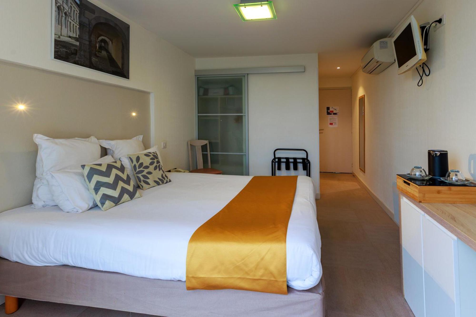 Logis Hotel Le Rochelois La Rochelle  Exteriör bild