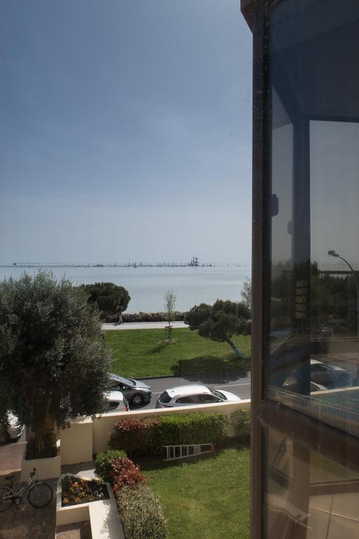 Logis Hotel Le Rochelois La Rochelle  Exteriör bild